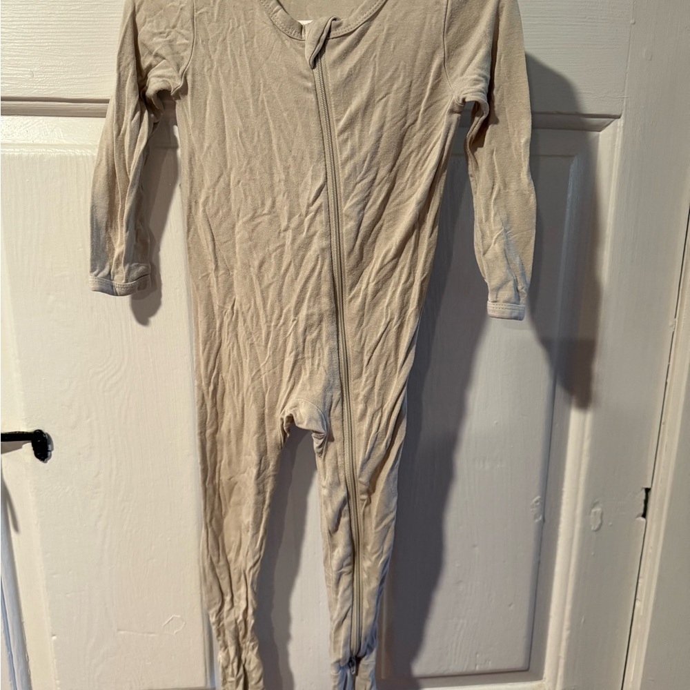 Kyte Baby oatmeal zippered footie